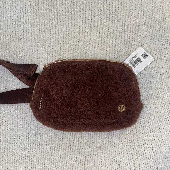 Lululemon Everywhere Belt Bag 1L Fleece - Picture 5 of 5